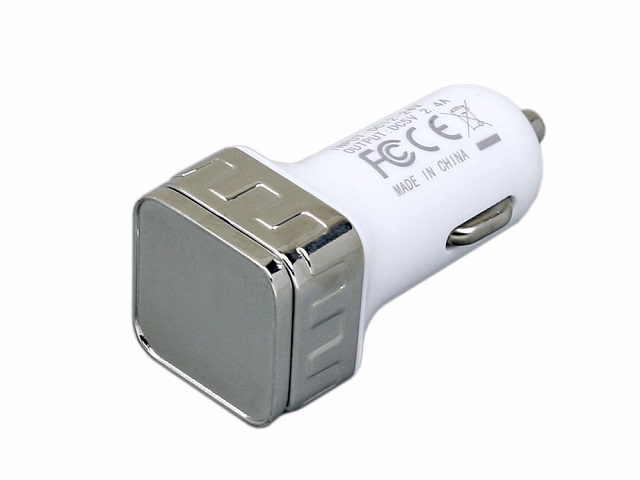 Автомобильная зарядка CC-03, 2 USB порта, квадратное основание для логотипа, серебро Автомобильная зарядка CC-03, 2 USB порта, квадратное основание для логотипа, серебро