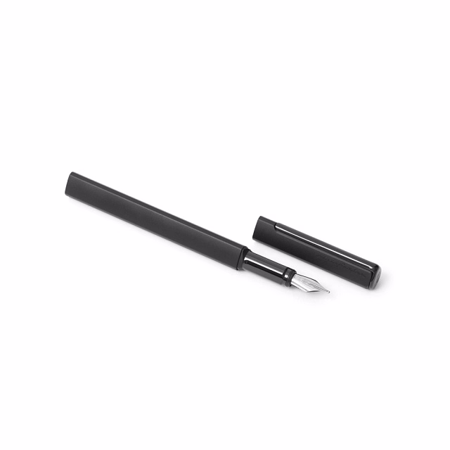 Перьевая ручка PININFARINA PF One BLACK Перьевая ручка PININFARINA PF One BLACK